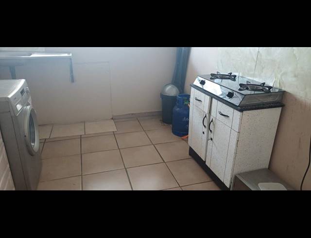 2 BEDROOM APARTMENT FOR SALE IN KEMPTON PARK